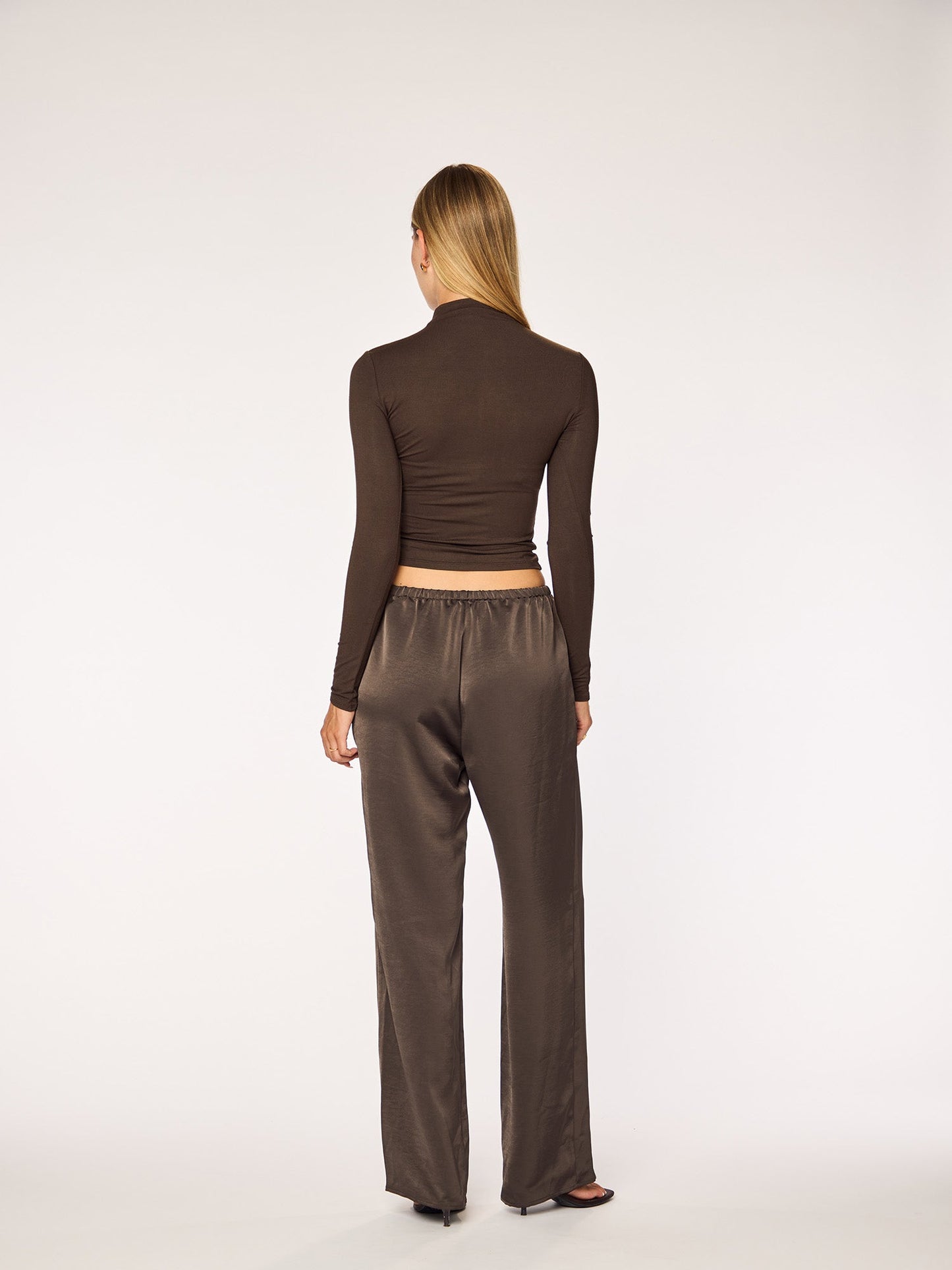CORE - Turtleneck Longsleeve • Dark Brown
