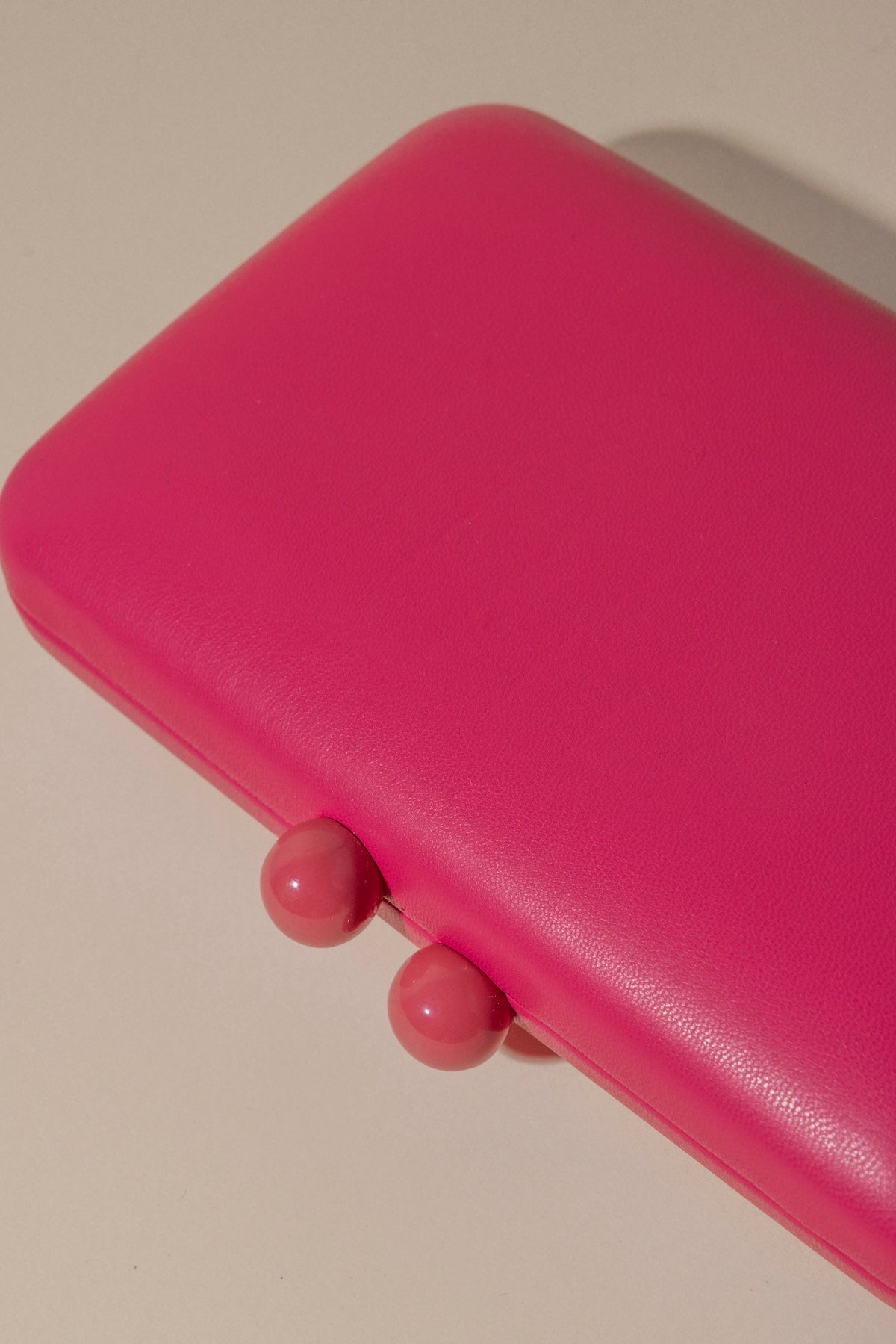 Clutch Bolitas Fucsia · Alegoria ·