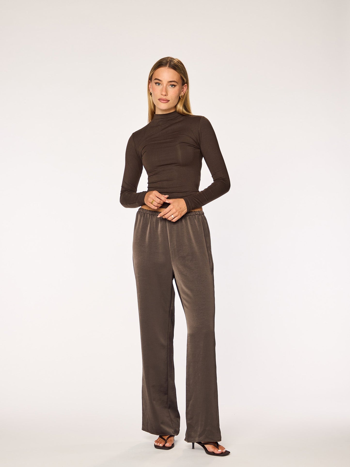 CORE - Turtleneck Longsleeve • Dark Brown