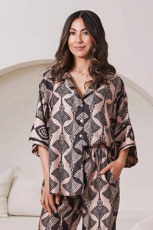 Tory Short Sleeve Collared Shirt Fan Print in Black & Espresso