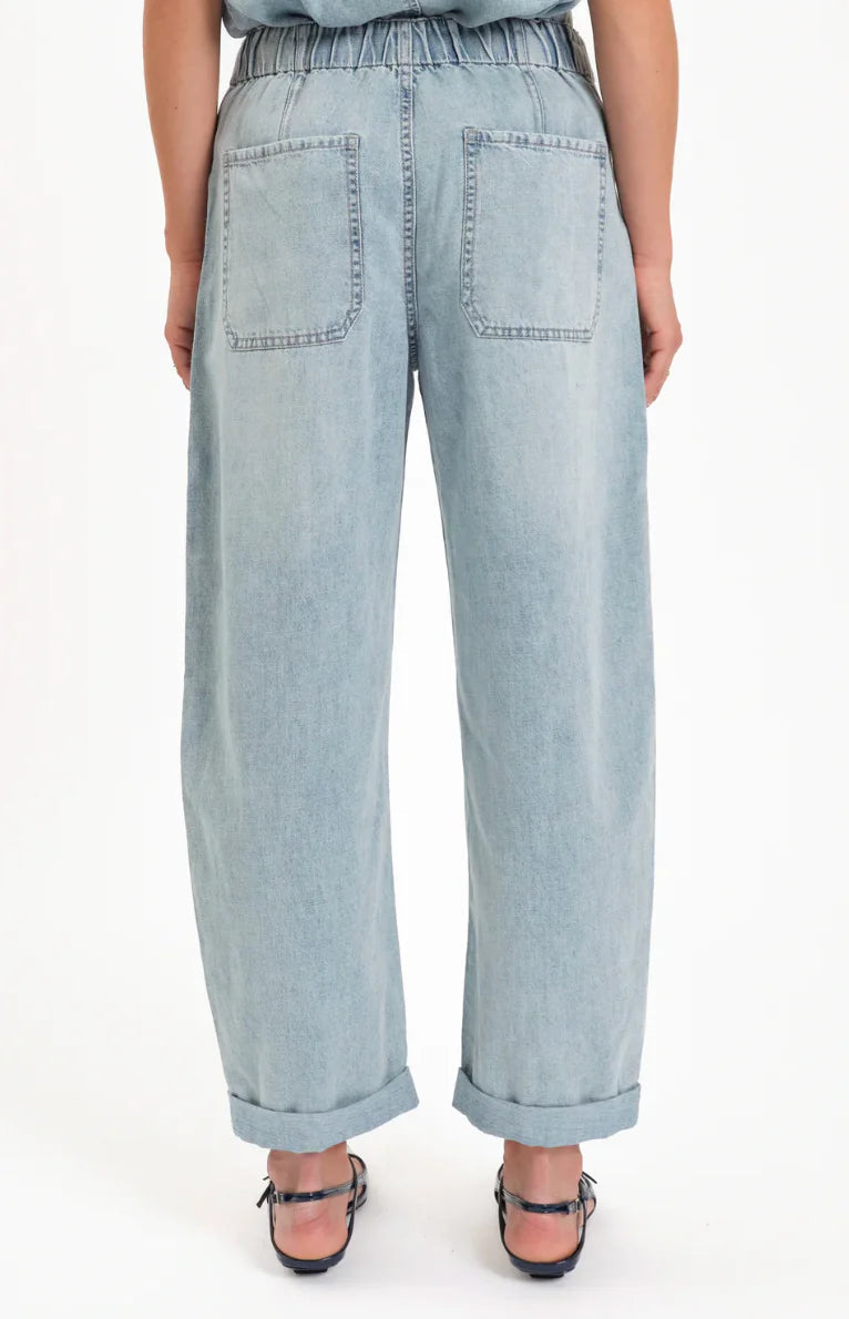 Daze Villa Drawstring Barrel Leg Jean