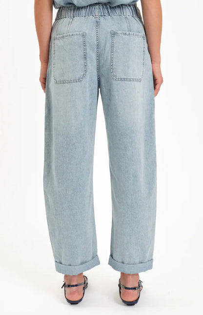 Daze Villa Drawstring Barrel Leg Jean