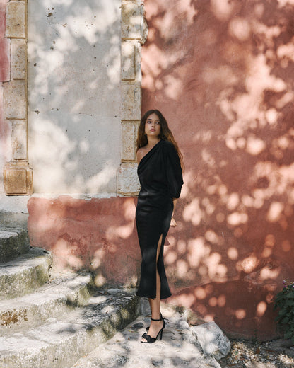 Vestido Mindy Noir Midi · Madame ·