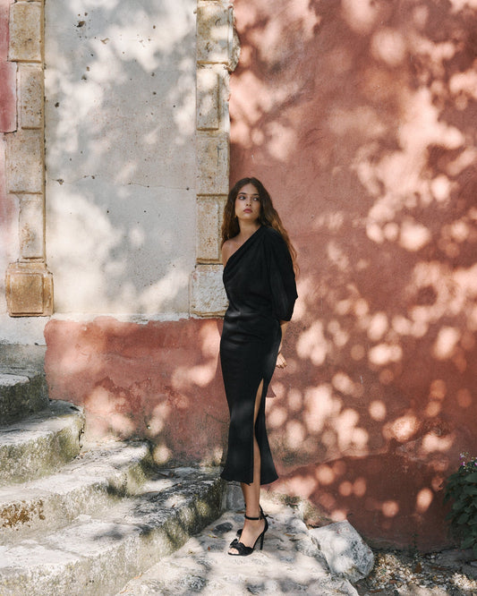 Vestido Mindy Noir Midi · Madame ·