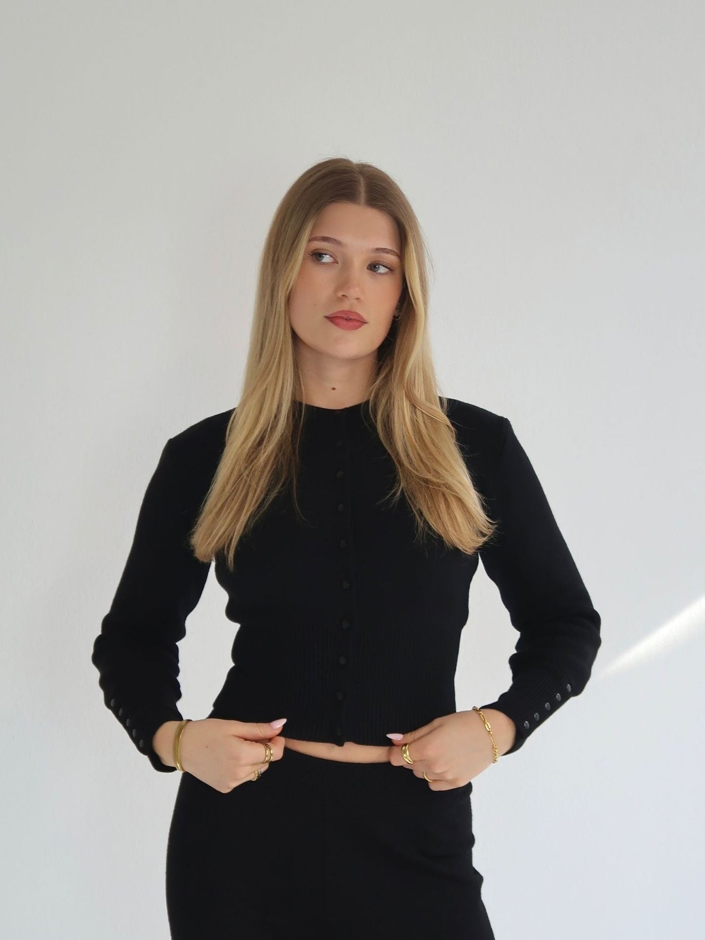 FAYE - Fitted Cardigan • Black