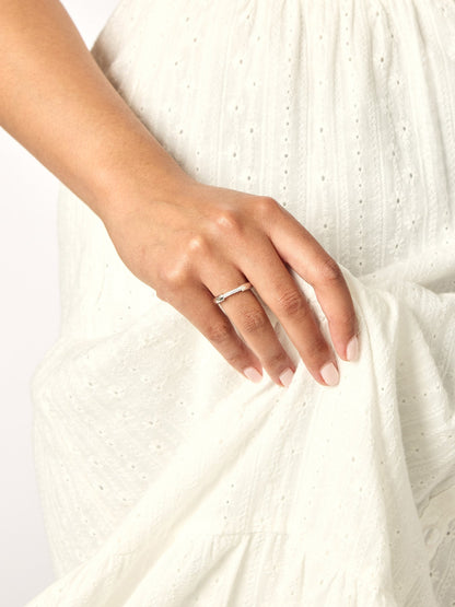 REFINED - Ring • Color: White Gold