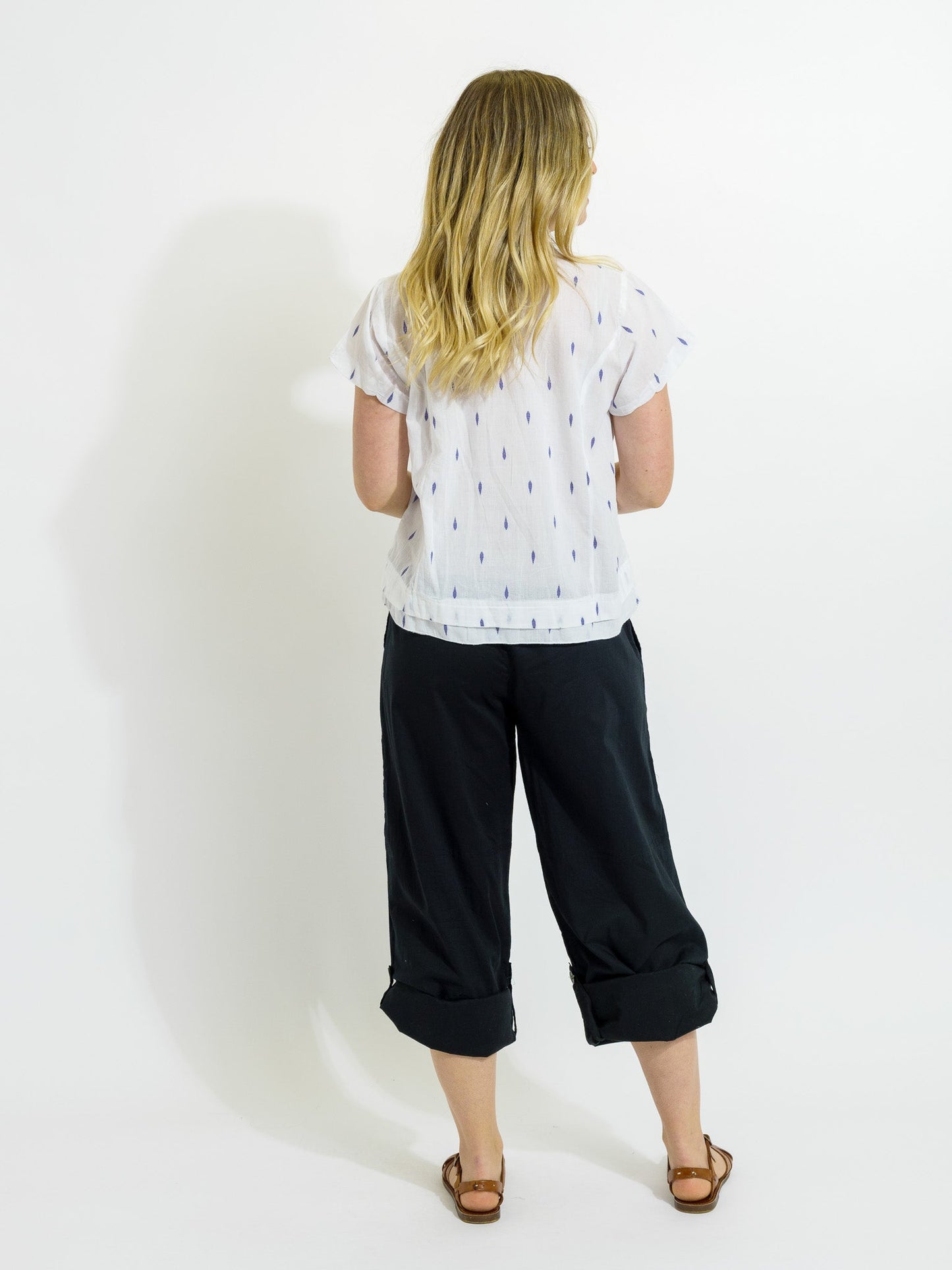 Capricorn Shirt in Blue Leaf motif on white