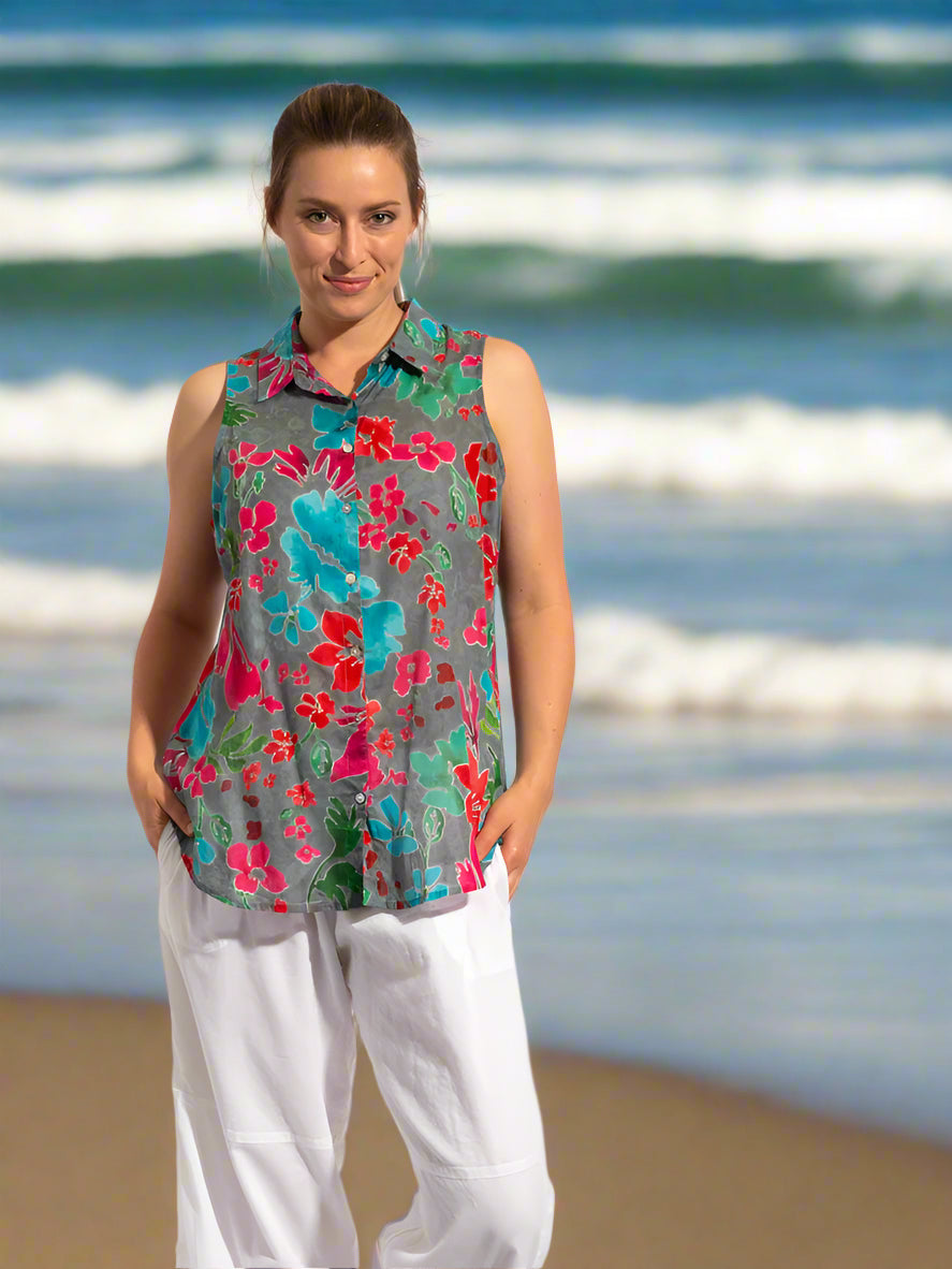 Mozaic Cooloola Top in Grey Red Floral