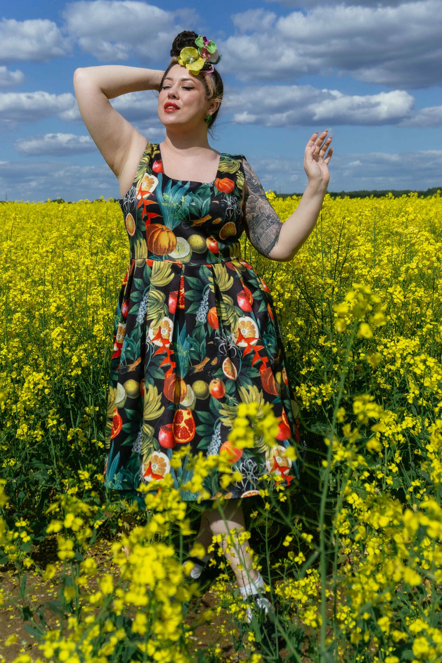 Amanda Black Tropical Fruits Print Pleated Dress