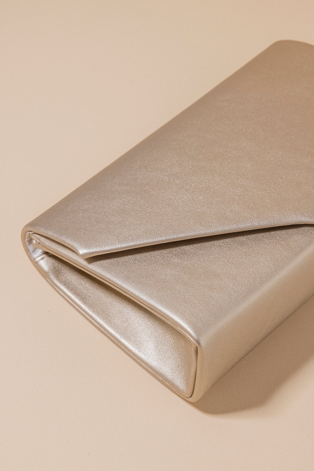 Clutch Sobre Dorado · Wisteria ·