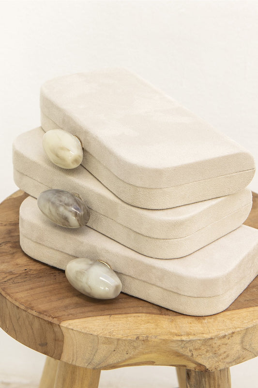Clutch Ipanema Suede Hueso · Ipanema ·