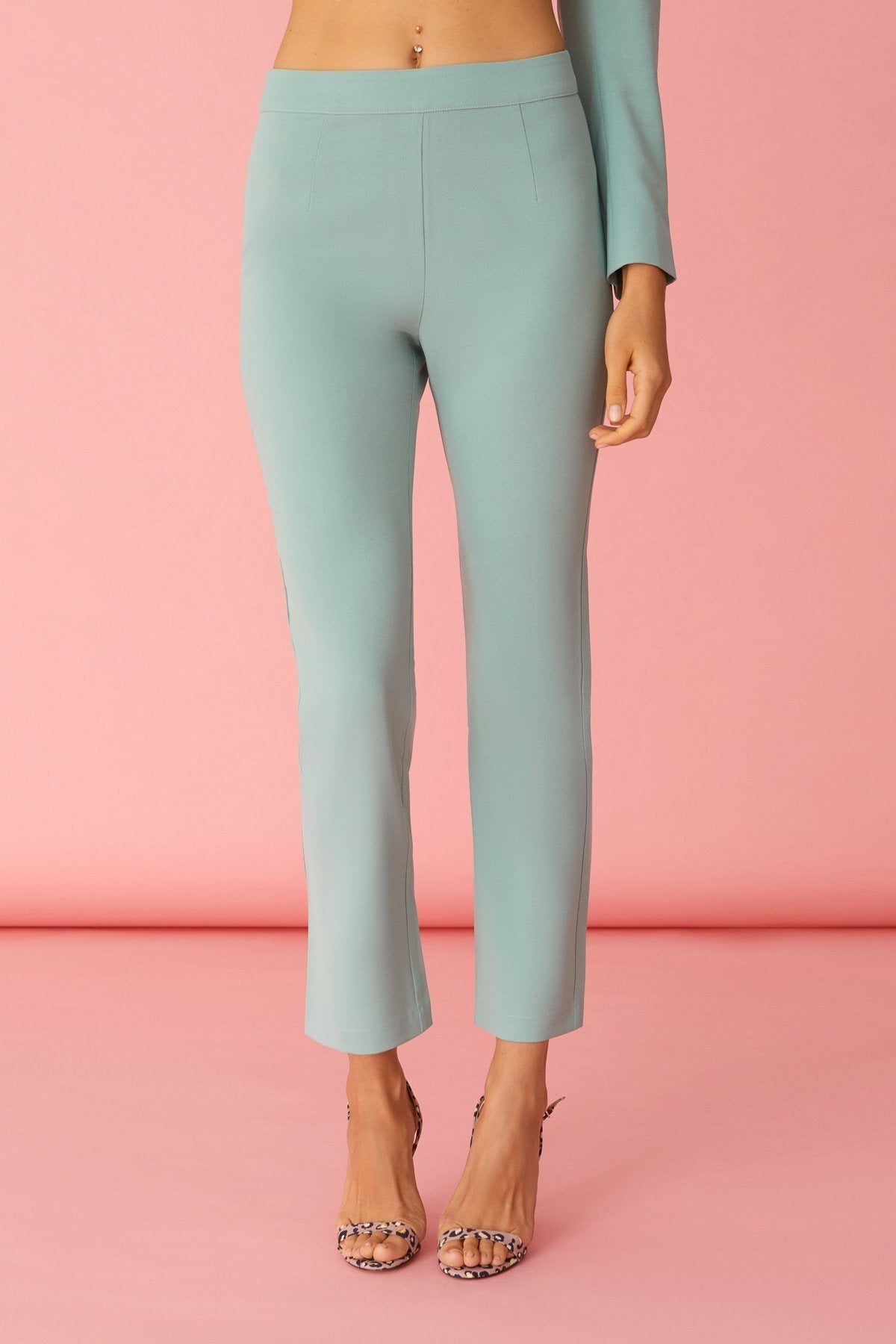 Traje Chaqueta Cornelia & Pantalon Alexandra Verde · Pretty in Pink ·
